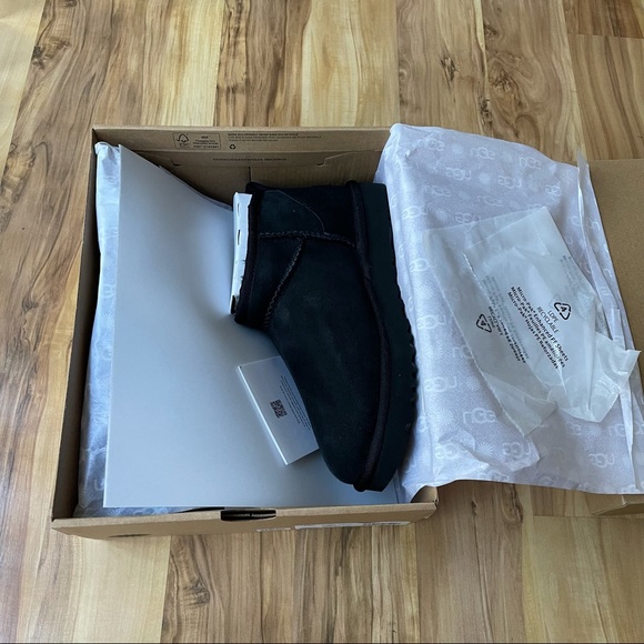 NIB UGG Ultra Mini boots black - Picture 5 of 7